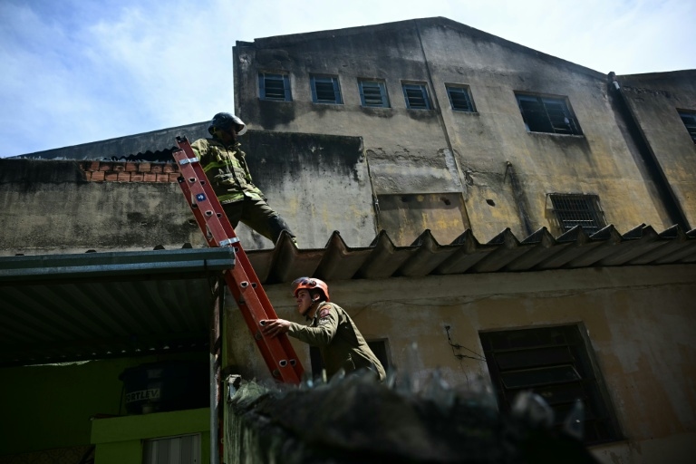 Fire at Rio de Janeiro Carnival costume factory injures 21