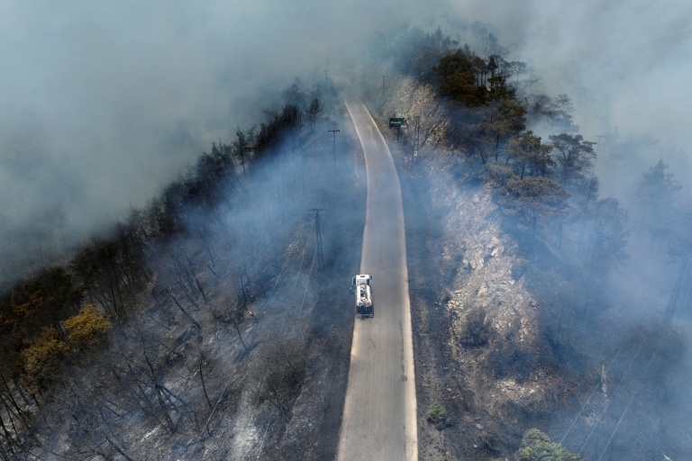 Syria fights 'catastrophic' fires for fourth day
