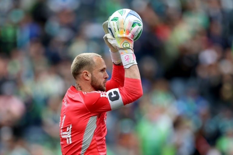 Sounders keeper Frei in hospital after scary collision