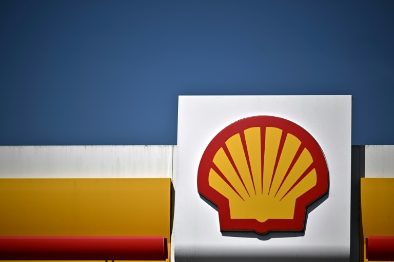 Shell net profit retreats on lower energy prices