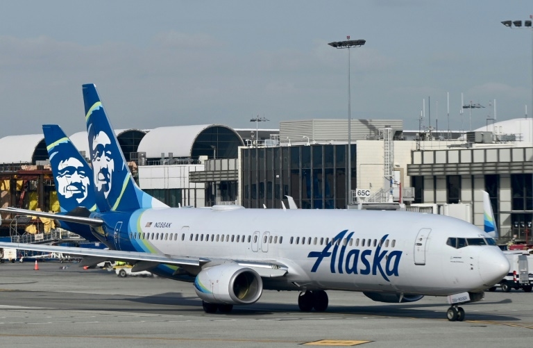 Alaska Airlines resumes flights after 'IT outage'