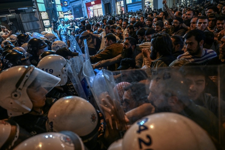 Clashes in Istanbul over alleged 'Prophet Mohammed' cartoon