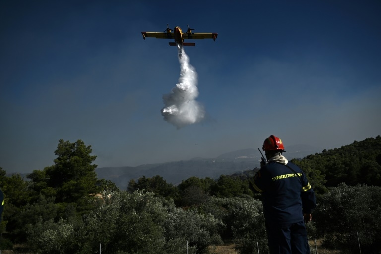 Thousands evacuated as Greek, Turkish wildfires rage
