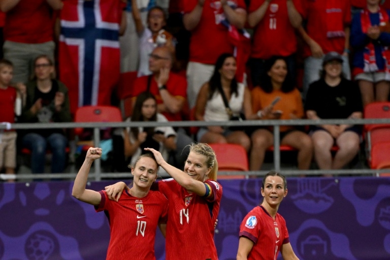 Hansen shoots Norway to brink of Euro 2025 quarter-finals
