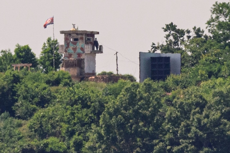North Korean detained after crossing land border: Seoul military
