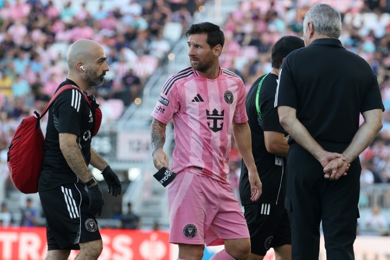 Messi out indefinitely with 'minor muscle injury': club