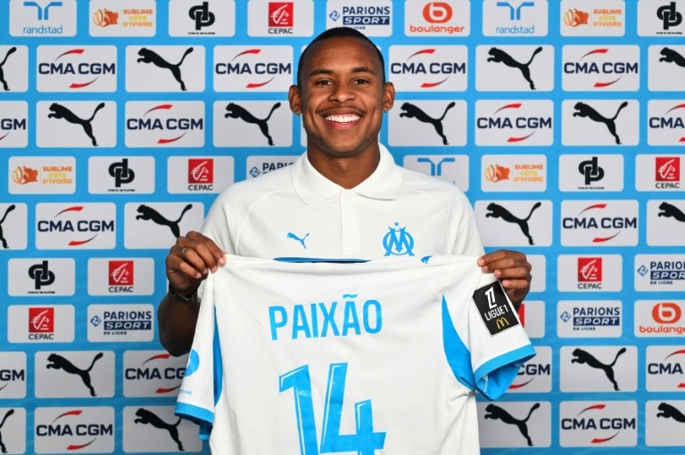 Brazil's Paixao promises 'big things' at Marseille unveiling