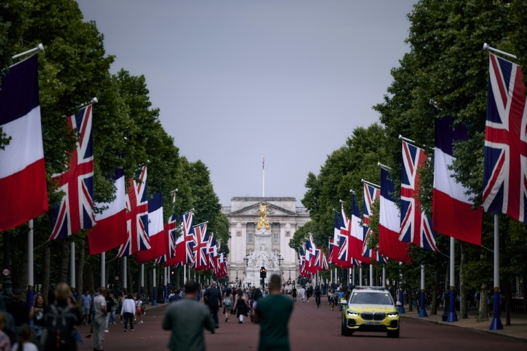 France's Macron kicks off pomp-filled UK state visit