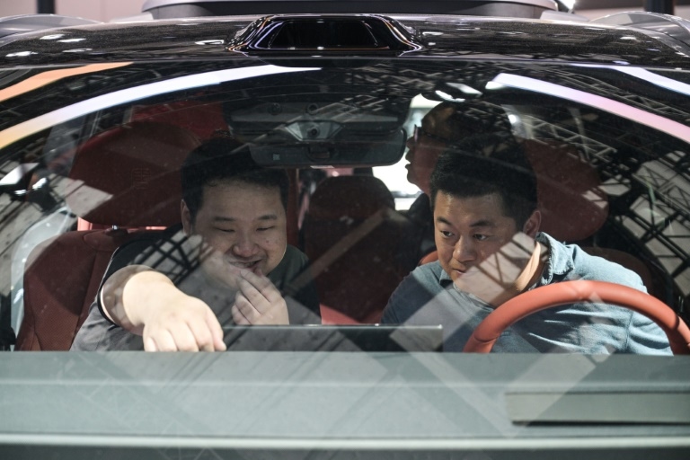 Chinese companies extend electric vehicle range with petrol generators
