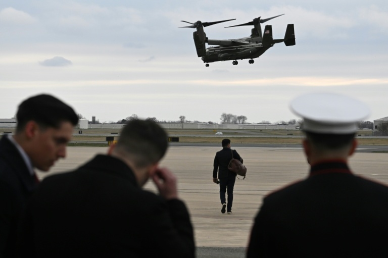 US Osprey makes emegency landing in Japan