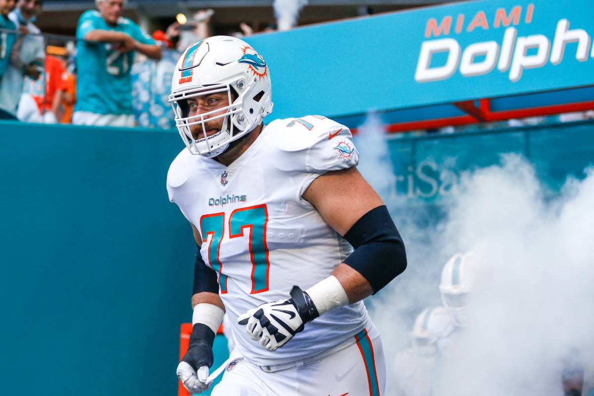 Former Dolphins OL Jesse Davis Announces Retirement