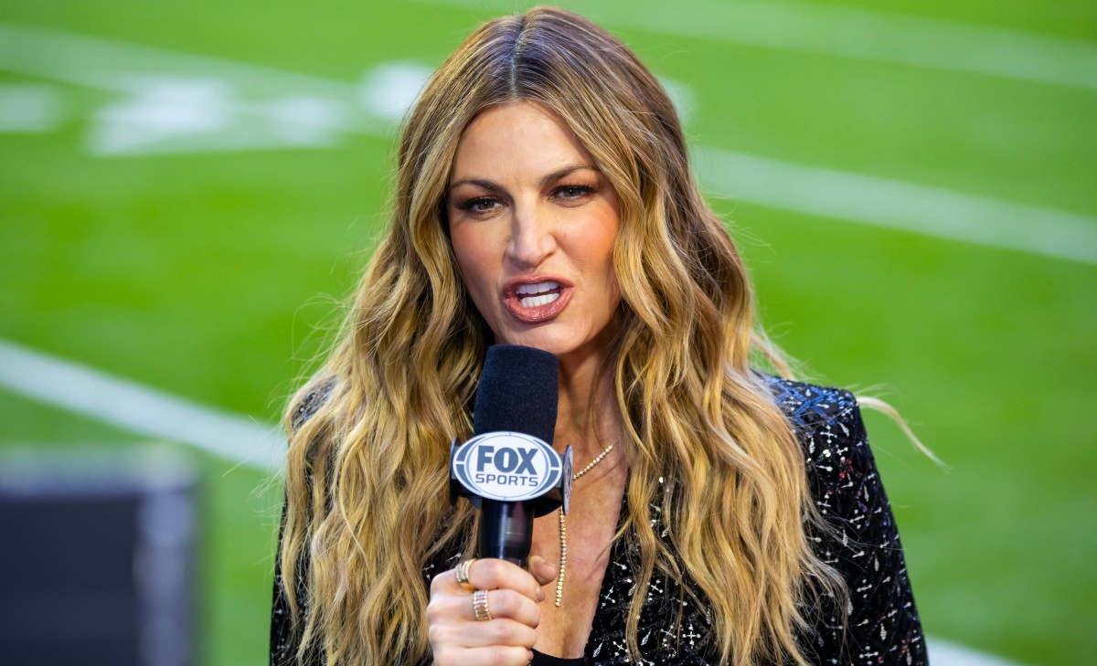 Erin Andrews, A-Rod Applaud Yankees Icon for Big Milestone