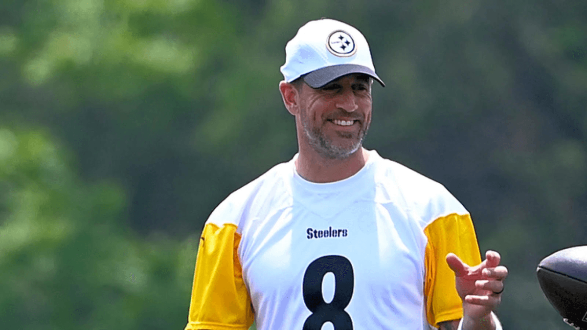 Aaron Rodgers Bringing Steelers Teammates to Malibu