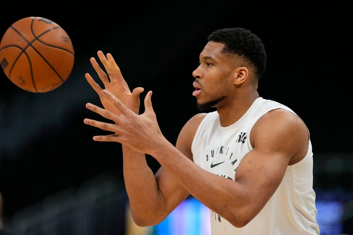Bucks Linked to Pairing Warriors Projected $80 Million Vet With Giannis