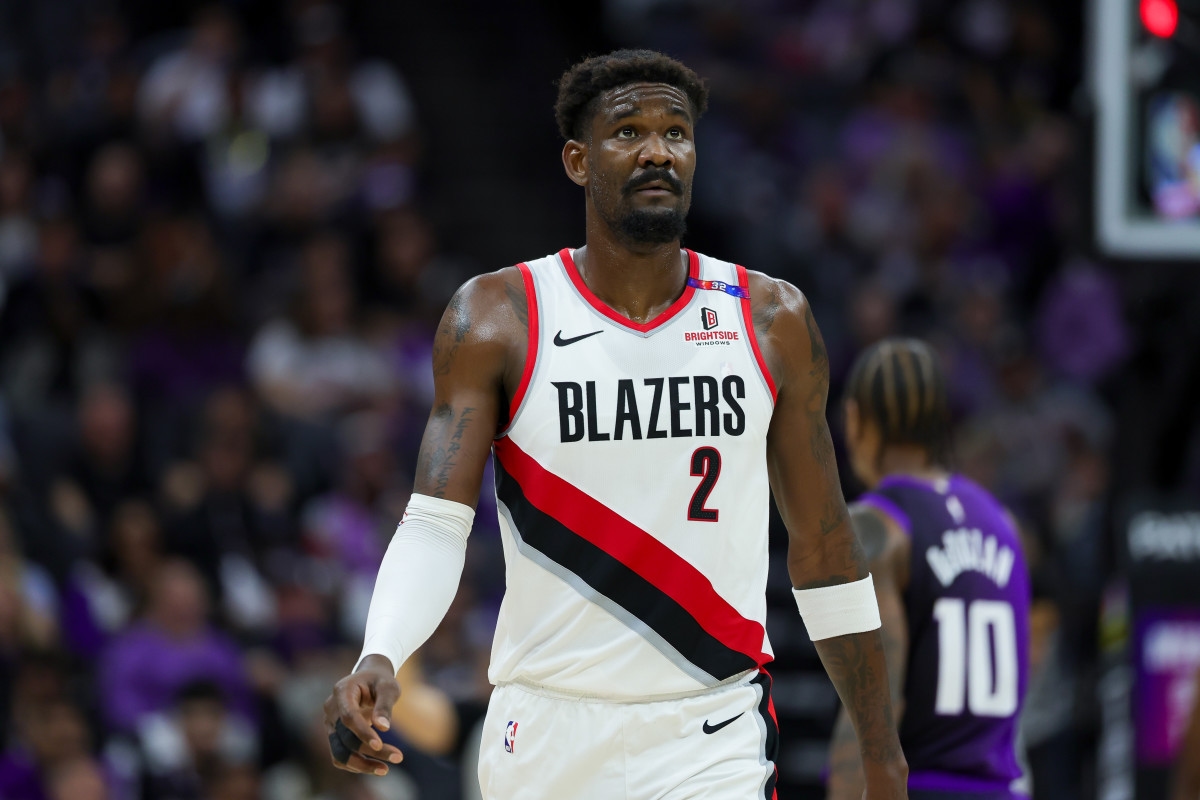Deandre Ayton's Luka Doncic Message Resurfaces After Lakers News