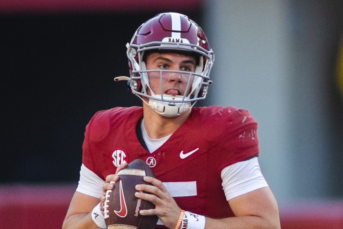 Alabama QB Ty Simpson's Father Issues Two Word Message For Peyton and Eli Manning