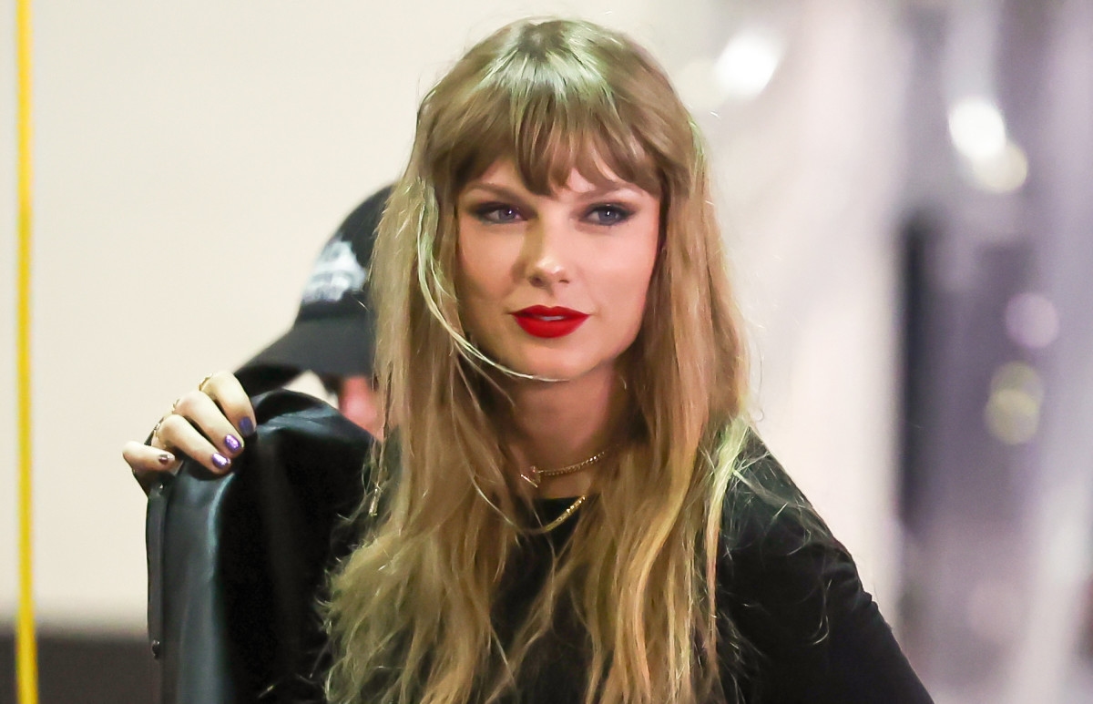 Taylor Swift vs. Dallas Cowboys Fuels 'America's Team' Debate