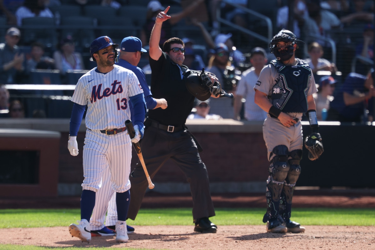 Calls Mount for Umpire's Firing After Mets' Loss to Yankees