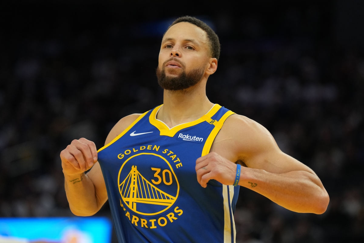 Steph Curry Catches Attention With Appearance at Lakers-Warriors Game