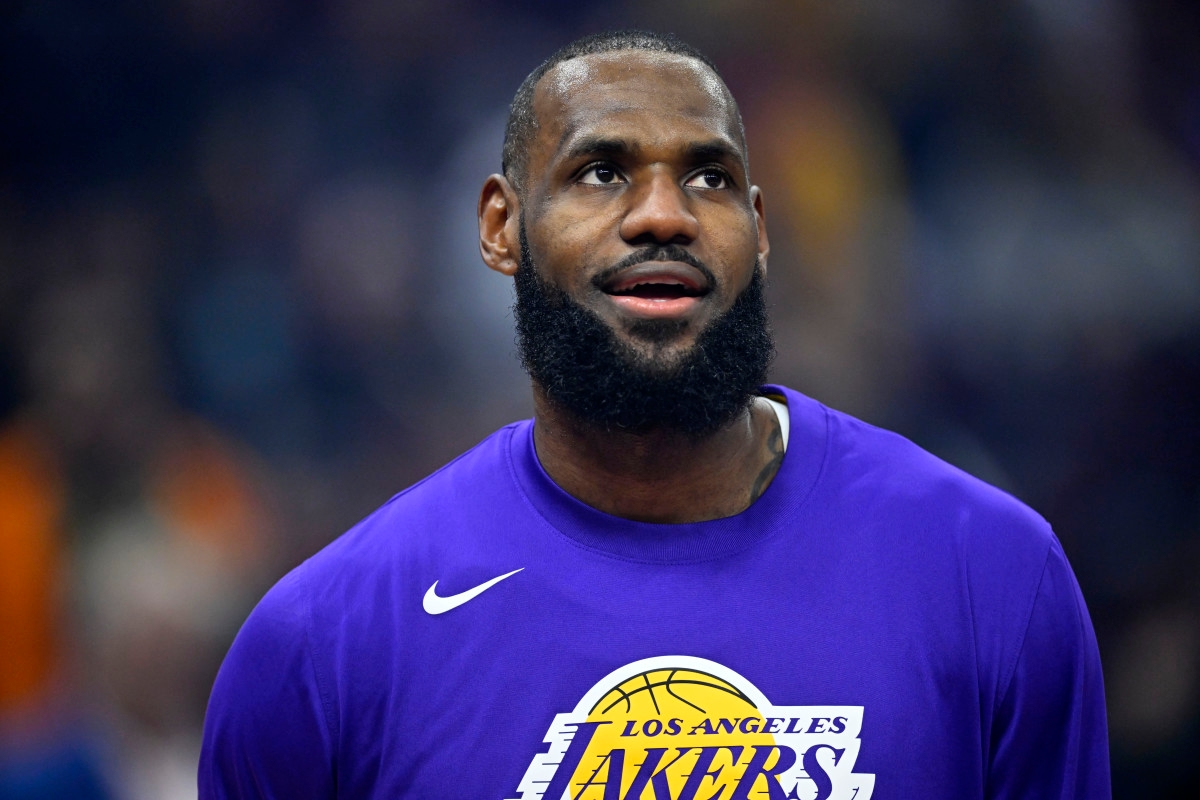 LeBron James Reacts to Bronny James' Dunk in Lakers Summer League Game