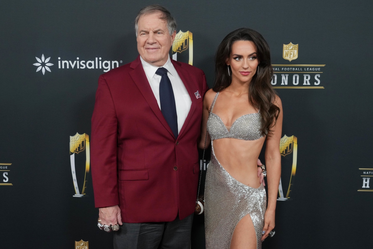 Bill Belichick's Girlfriend Jordon Hudson Stuns in Retro Outfit on Friday