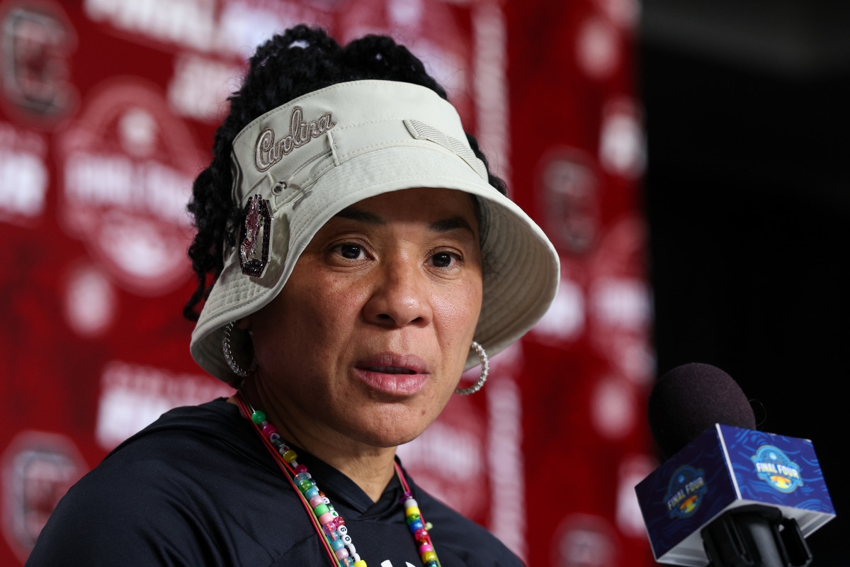 Dawn Staley Sends Strong Message to Vanessa Bryant on Saturday