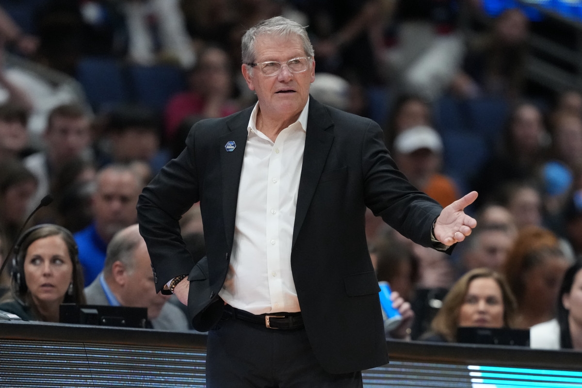 Geno Auriemma Named Finalist For Prestigious Award After National Championship Run