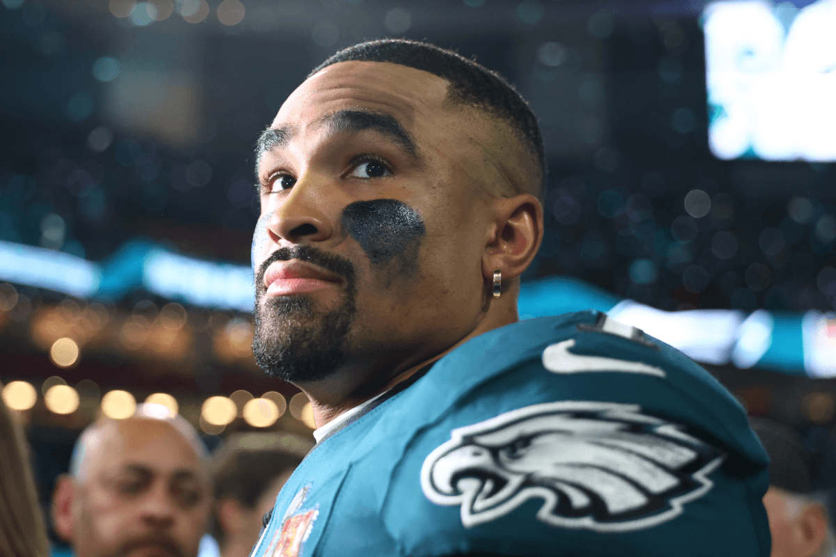 Zach Ertz Reacts to Jalen Hurts' Personal Announcement on Monday
