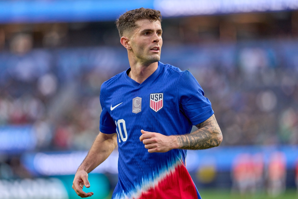 Clint Dempsey Showers Christian Pulisic With Major Honor