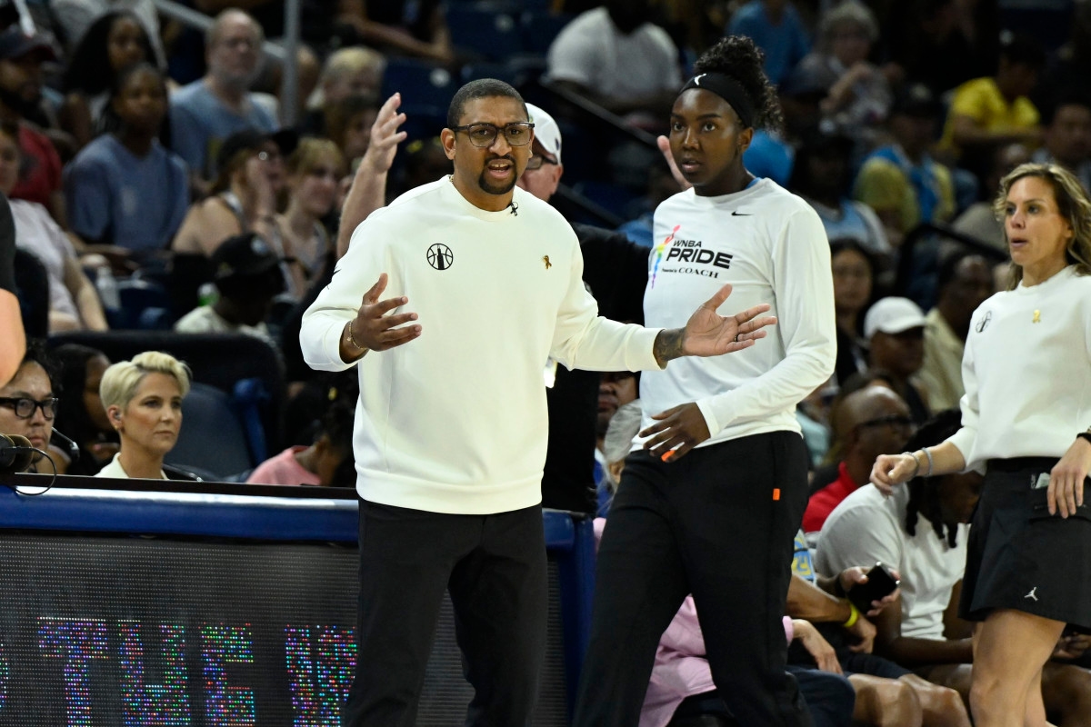Chicago Sky Coach Defends Controversial Decision in Blowout Loss