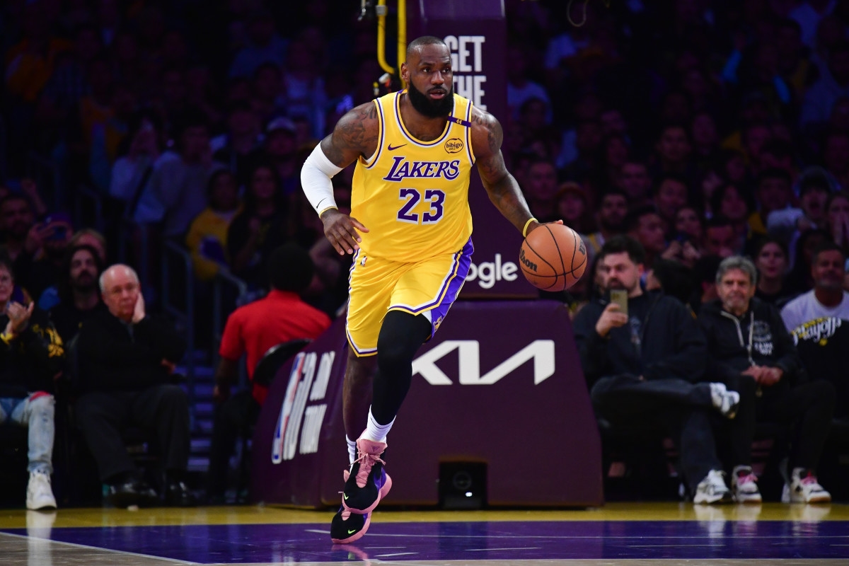 LeBron James Addresses Cavs Trade Rumors After Viral Photo