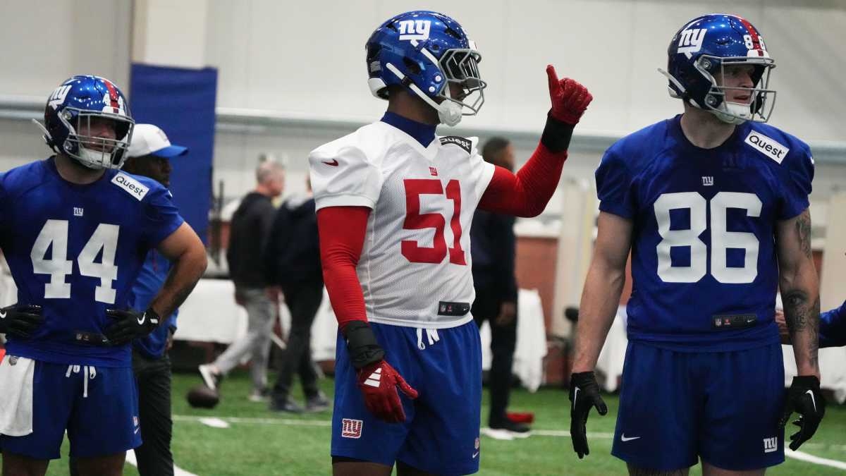 Giants Abdul Carter Makes Fellow Rookie Look 4 Feet Tall