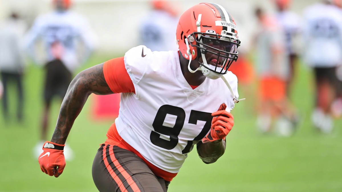 Cowboys Sign UFL Star As Fans Question 'Commitment'