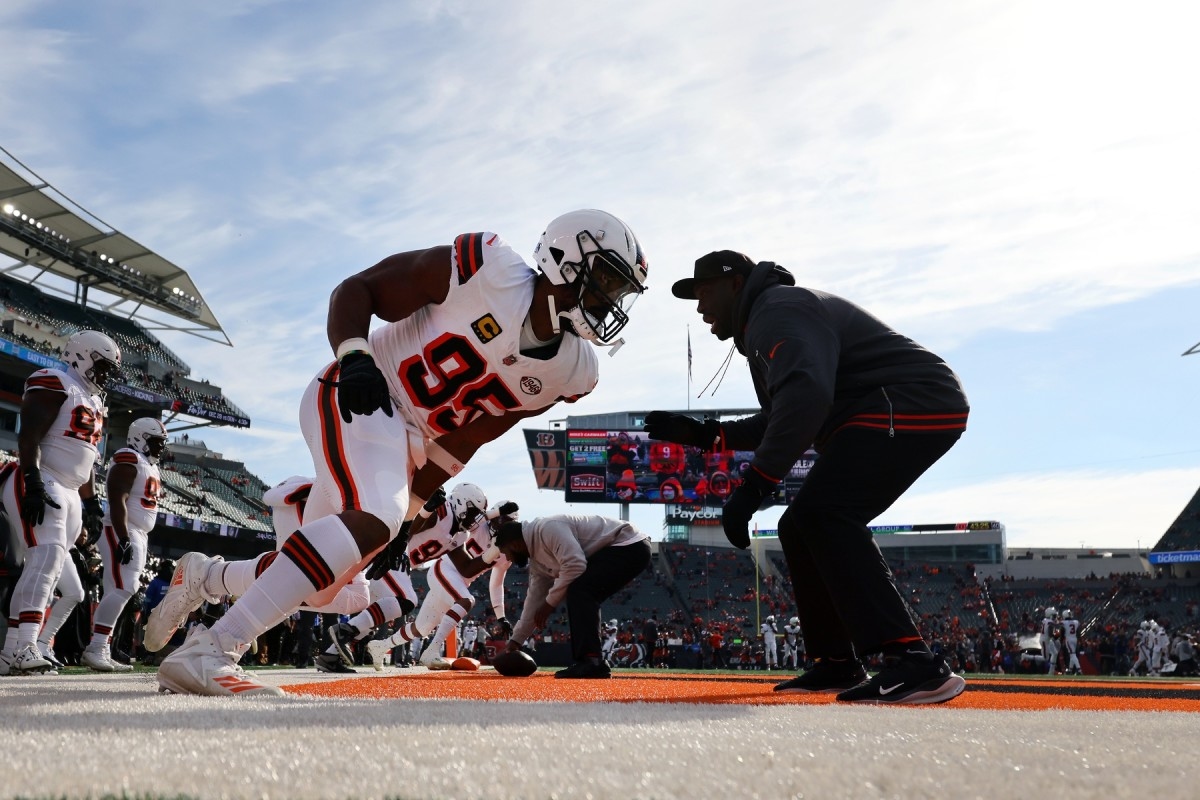 Garrett Clarifies Trade Demand Scenario with Browns Teammates