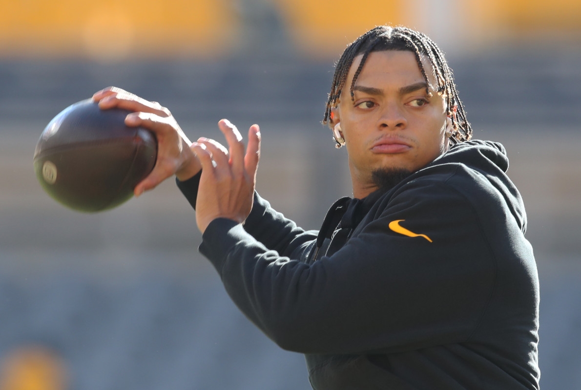 Jets' Aaron Glenn Continues To Be Impressed With Justin Fields