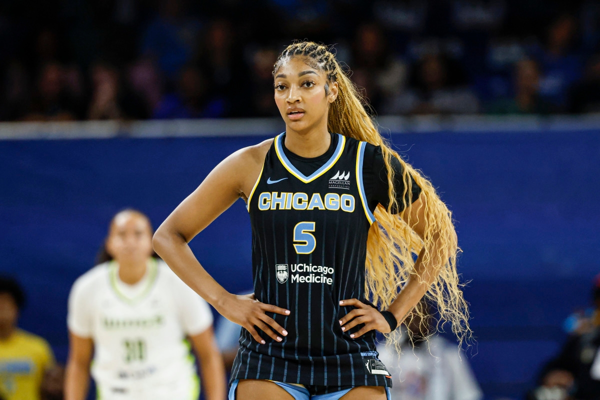 Chicago Sky Coach Issues Angel Reese Take Before Napheesa Collier Matchup
