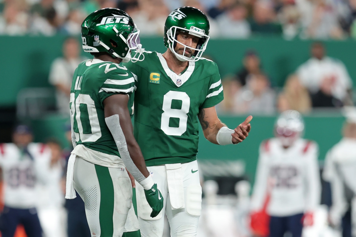 Jets' Breece Hall Makes Feelings About Steelers' 'Misunderstood' Aaron Rodgers Perfectly Clear