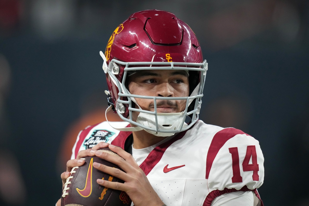 College Football Reporter Predicts Starting USC QB for Week 1