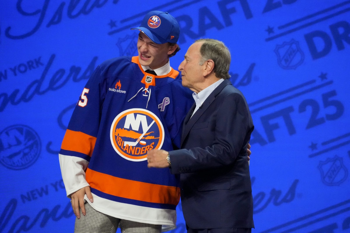 Fans Moved by Islanders' Meaningful Gesture Toward Matthew Schaefer
