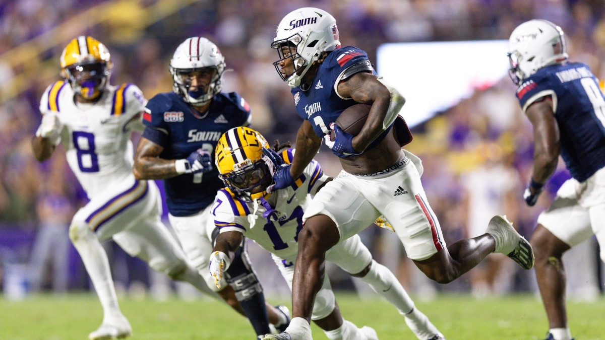 Undrafted New York Jets Rookie Continues to Shine at OTAs With 'Splashy Plays'