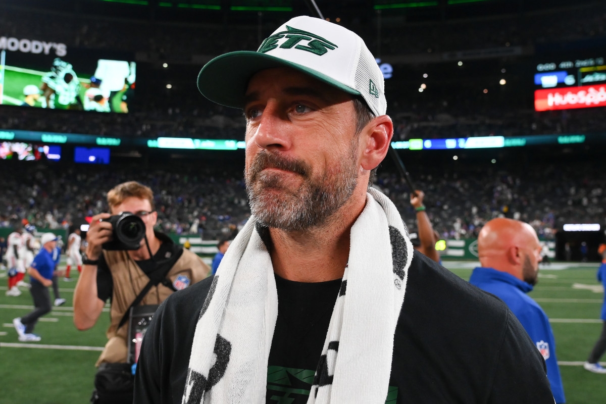 Aaron Rodgers' New Photos With Steelers Draw Attention