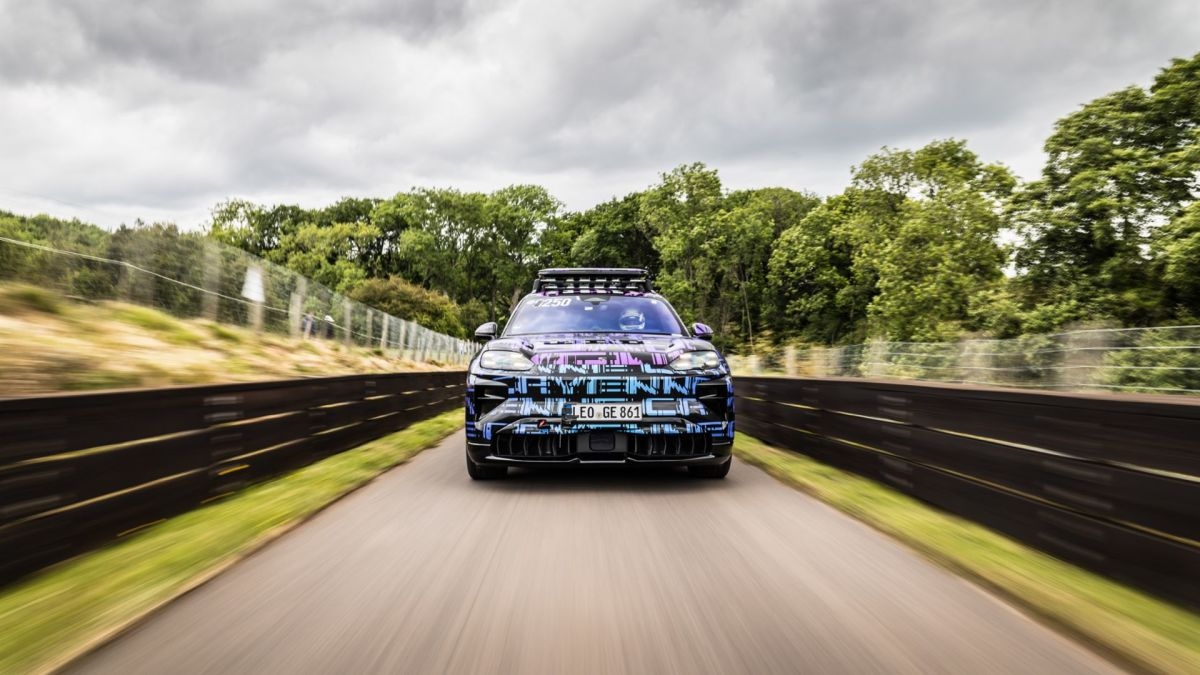 Richard Hammond drives Porsche Cayenne EV prototype