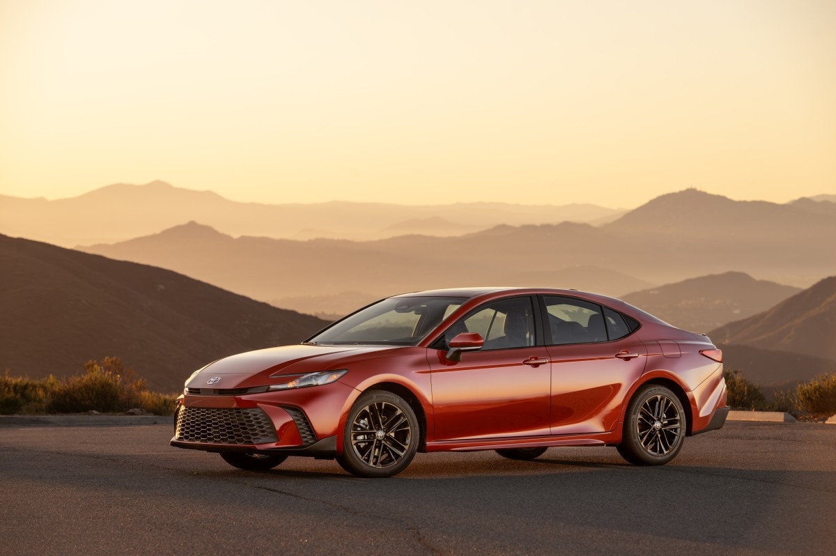 Kia & Hyundai Won't Like The 2026 Toyota Camry's Fuel Economy