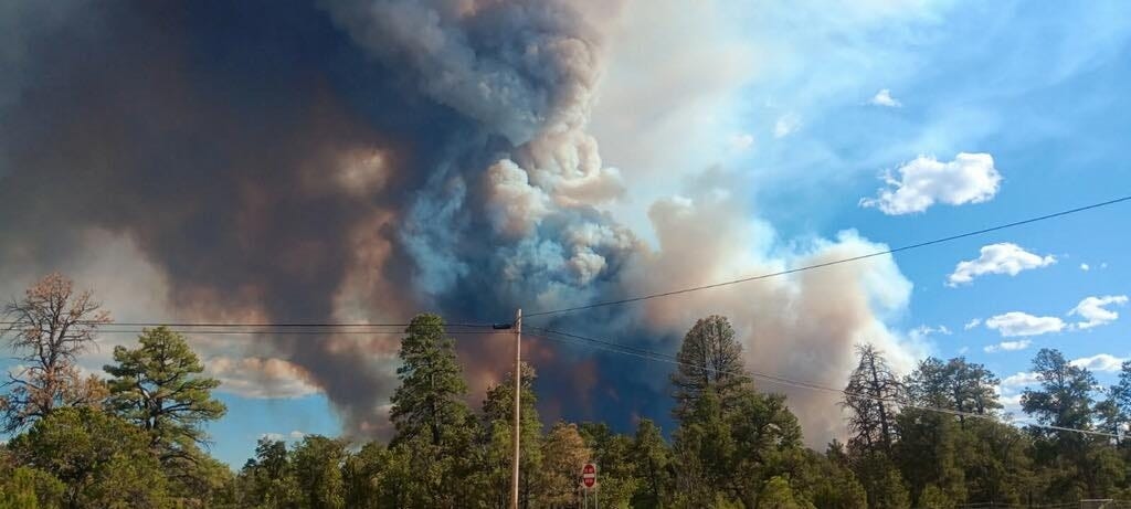 Oak Ridge Fire at 1.8K acres, 0% containment near Window Rock in eastern Arizona