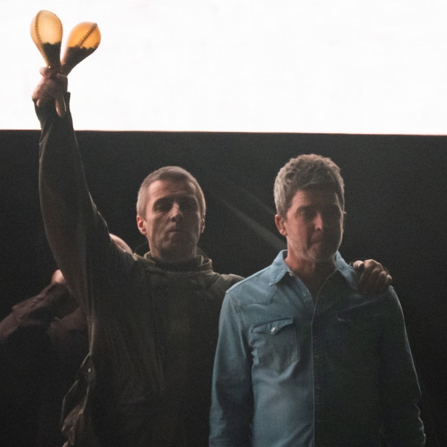 Noel Gallagher takes pop at royal family