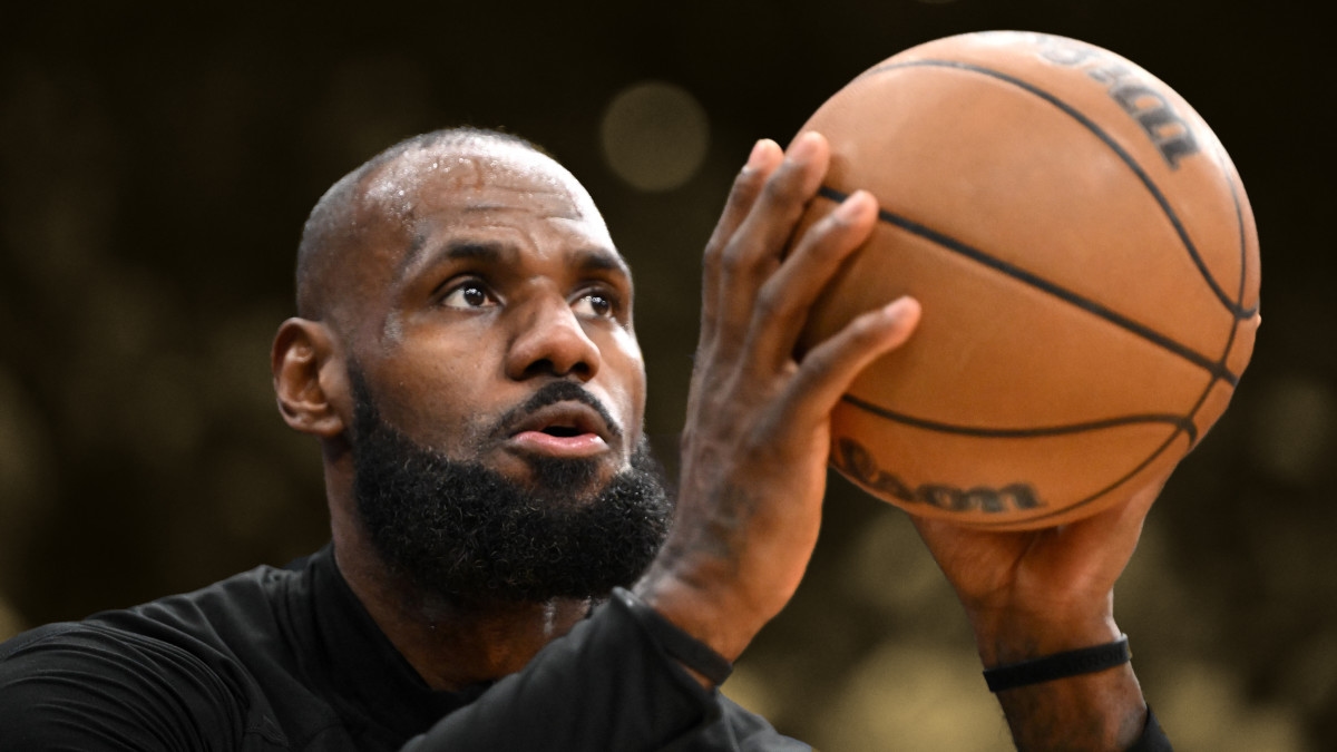 "You don't golf, you play video games" - Gilbert Arenas thinks LeBron was trying to send a message playing golf in Cleveland