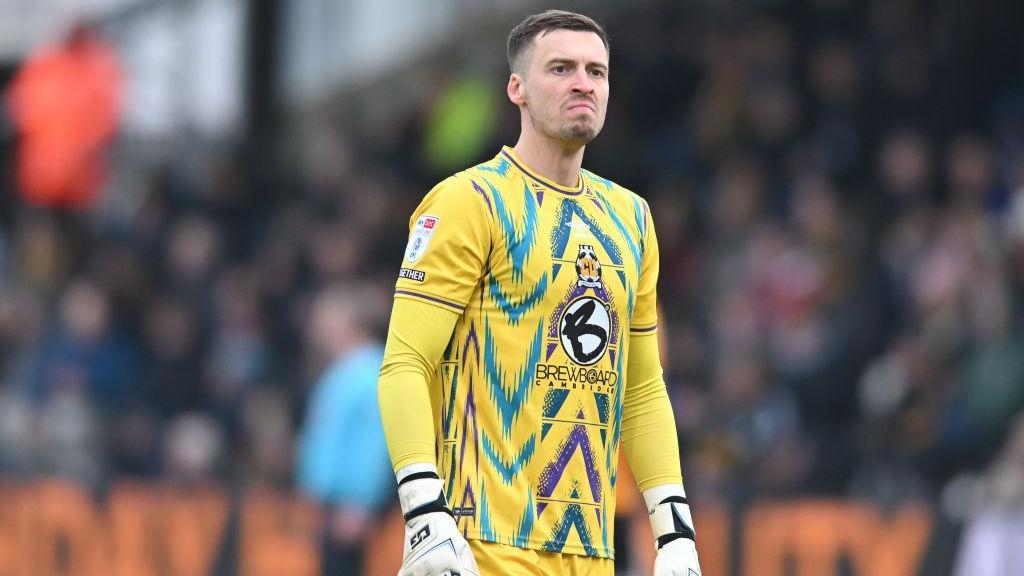Reading sign Cambridge keeper Stevens
