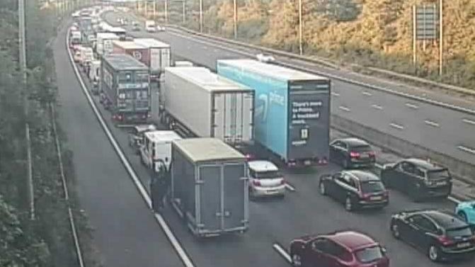 Drivers told to avoid M1 following 'serious' crash
