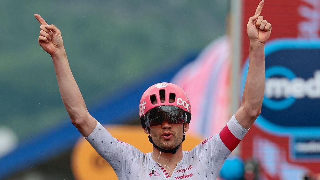 Yates up to second at Giro as crash affects GC battle