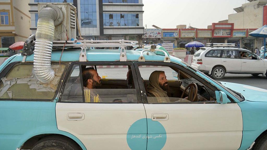 Afghan taxi drivers beat the heat with handmade air coolers